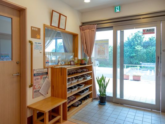 エントランスの明るい様子