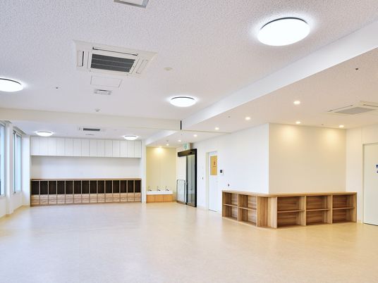 明るい玄関ホール  