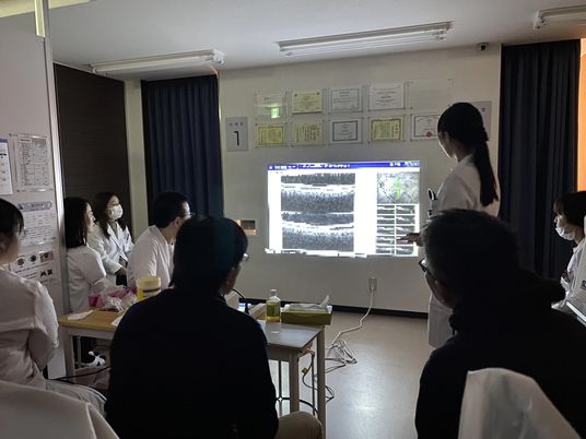勉強会の様子の部屋  