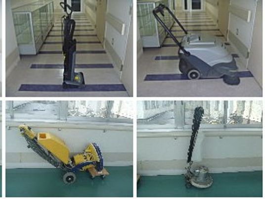 機器が並ぶ廊下  