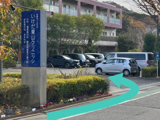 建物前の駐車場外観  