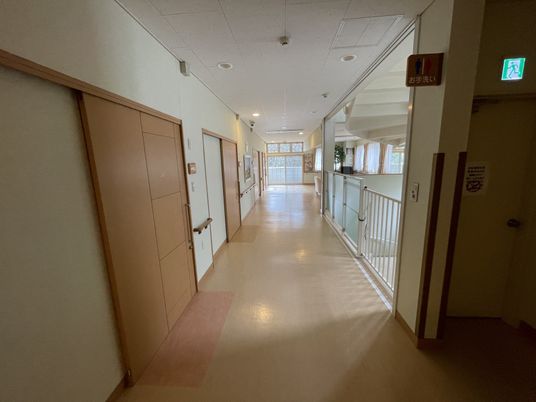 広々とした廊下