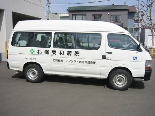 送迎用ワゴン車の外観  