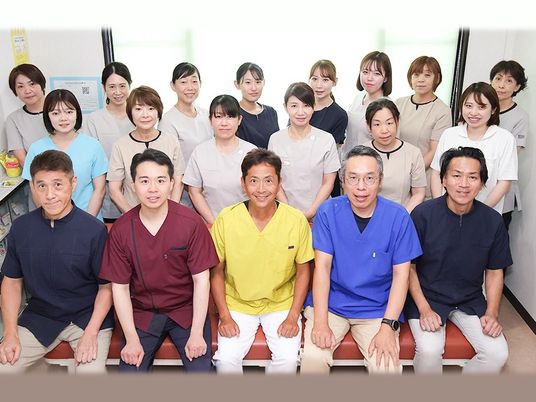 スタッフ集合の室内  