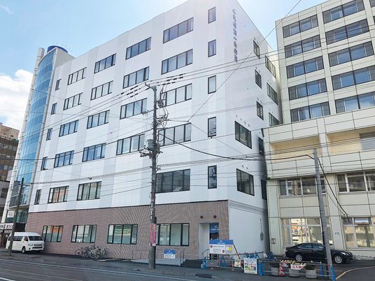 外観の建物正面  