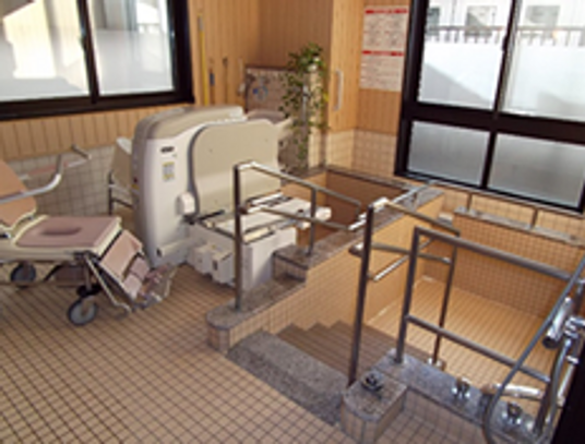 入浴を助ける設備の浴室