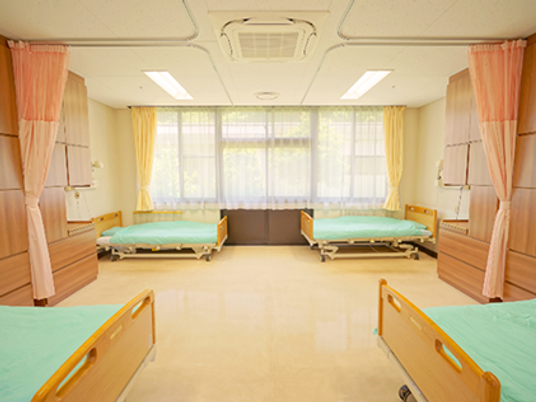 明るい多床室  