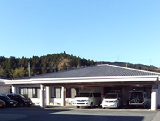 駐車場付き建物外観