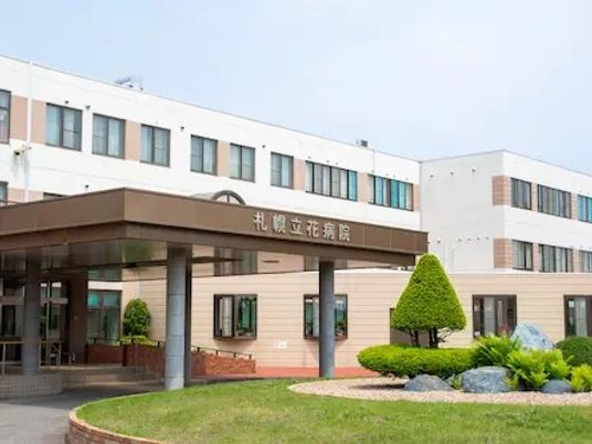 花壇ある建物外観  