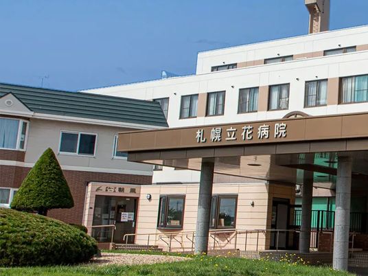 病院の正面入口  