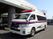 送迎車が停まる外観  