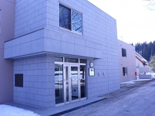施設外観の建物  