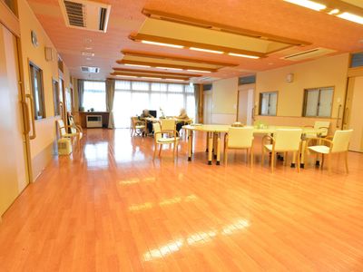 明るい食堂と利用者