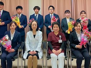 表彰会の集合場面  