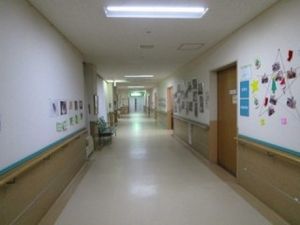 明るい廊下の通路  