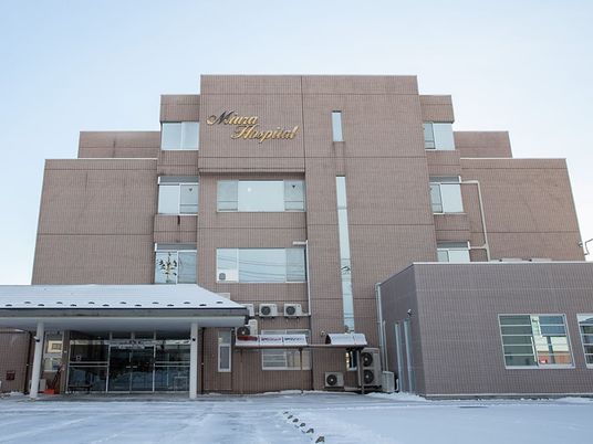 雪景色の建物外観  