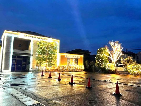 夜の建物外観  