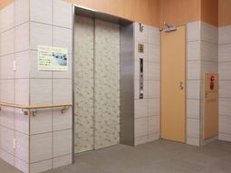 エレベーター前の廊下