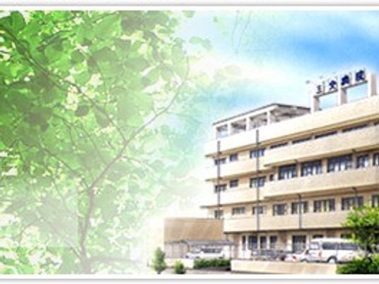 建物外観と木々の景観  