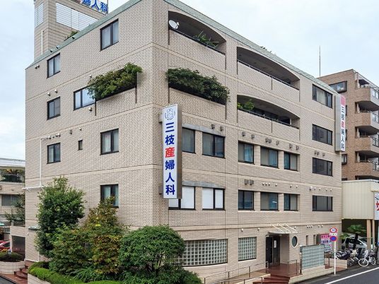 落ち着いた外観の施設  