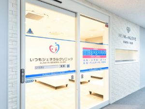 明るい入口の廊下  