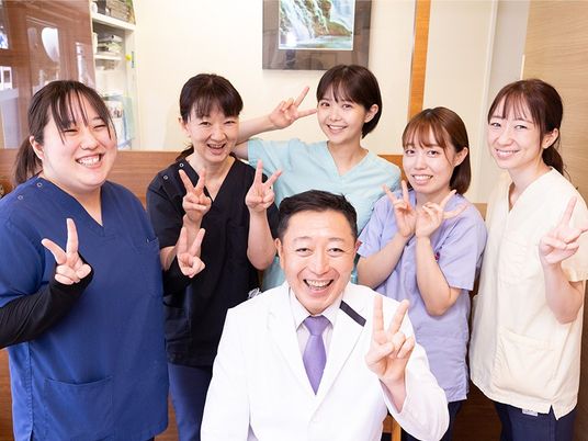 笑顔のスタッフ集合スタッフイメージ  