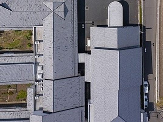 施設の屋根外観  