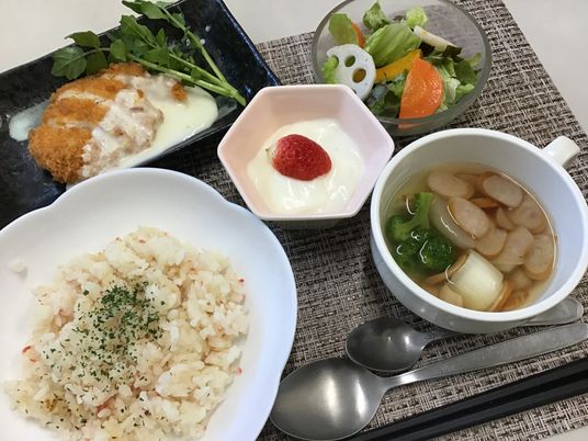 バランスの良い食事風景