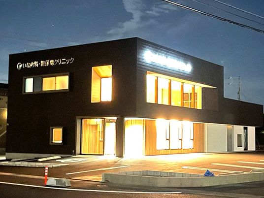 夜の建物外観  