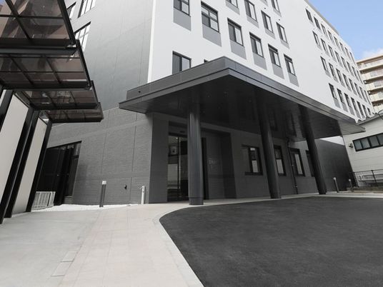モダンな建物の外観