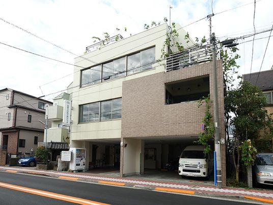 外観の建物正面  