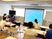 研修室で学ぶ職員たち  
