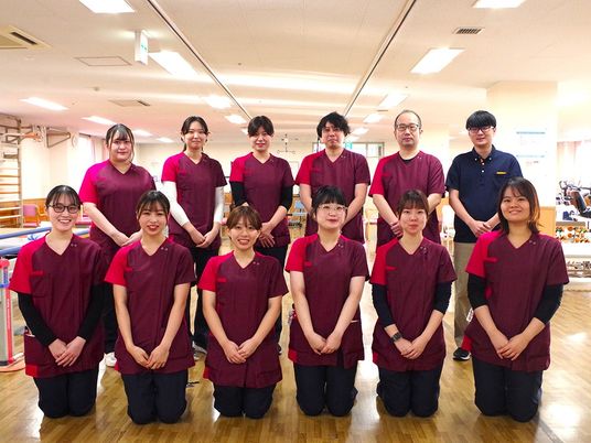 職員集合のリハビリ室  