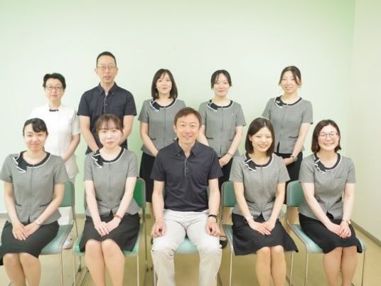 スタッフ集合の室内  