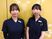 スタッフ2人の立ち姿  