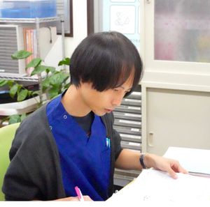スタッフが仕事する様子