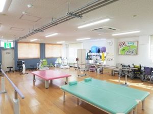 機能訓練室の明るい空間  