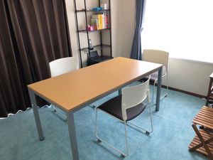 会議用テーブルのある部屋  