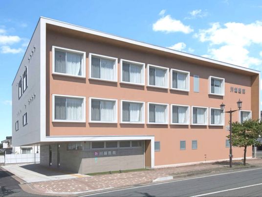 病院風の建物外観  