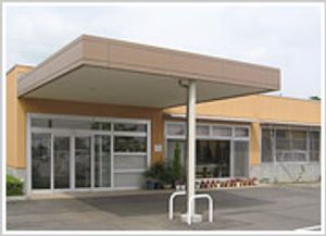 広々とした建物の外観