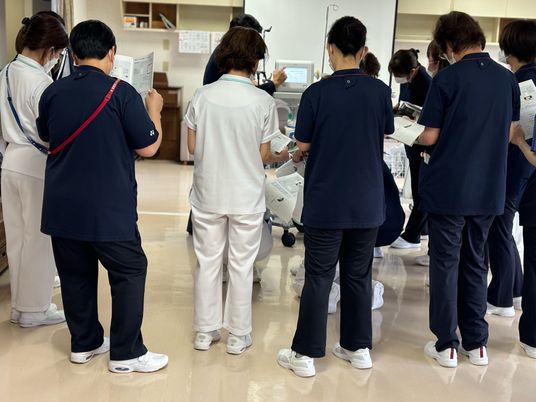 研修中のスタッフたち  