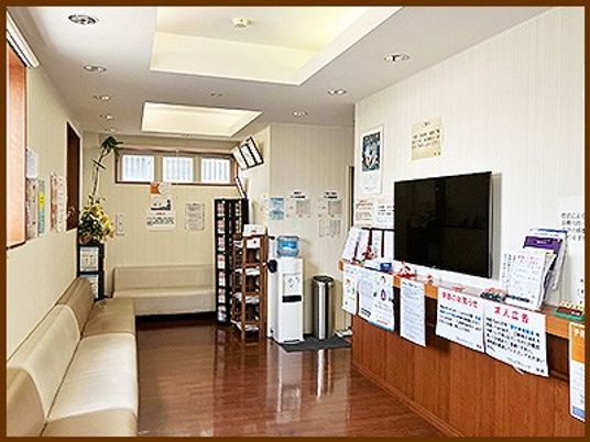 明るい待合のロビー  