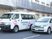 送迎車が並ぶ外観  