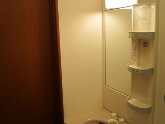 洗面台の壁面収納  