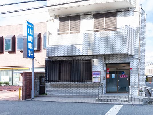 外観の建物正面  