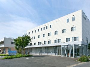 明るい建物の外観  