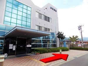 建物の正面外観  