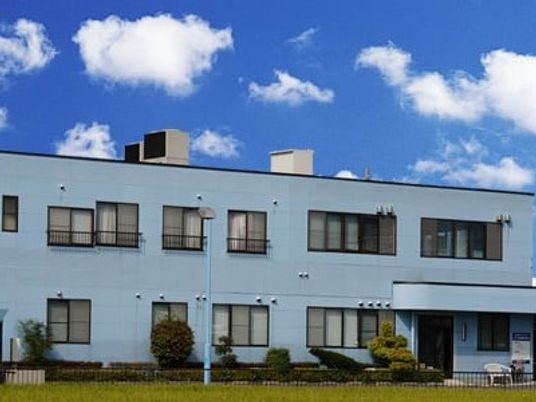 青空の建物外観  