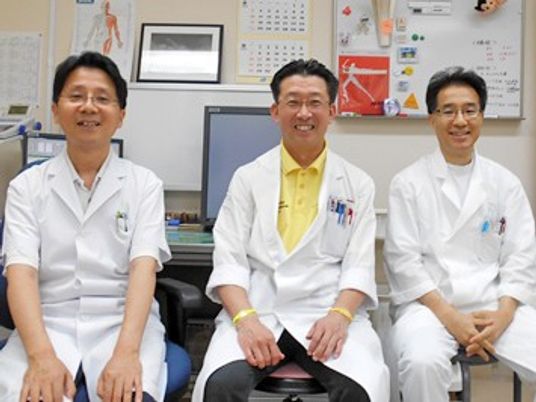 スタッフ3名の診察室  