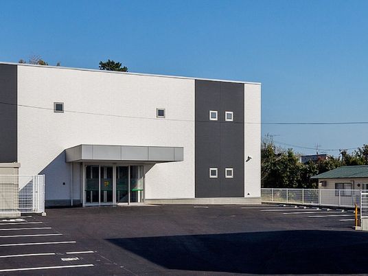 外観が見える建物前  